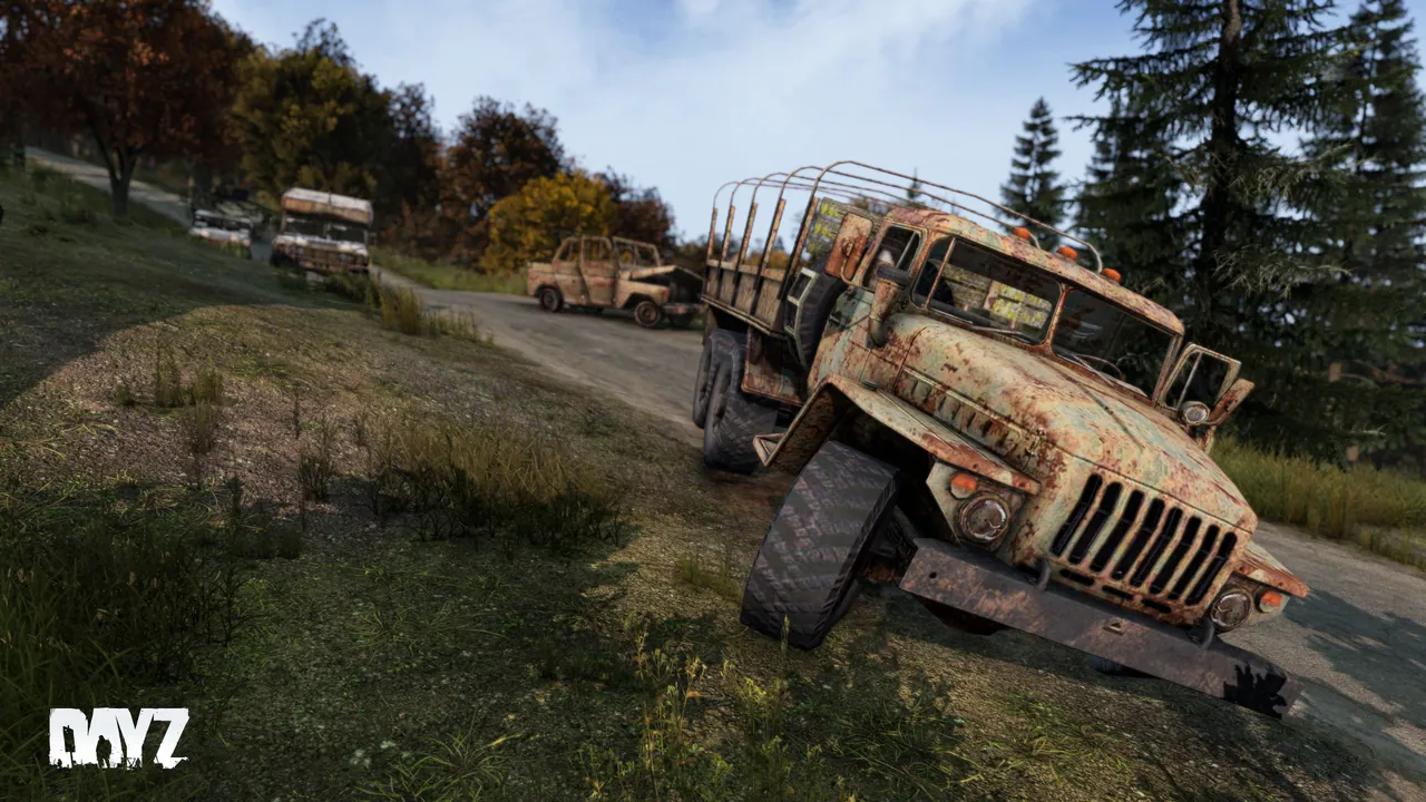 DayZ-konvoj av rostiga Ural-lastbilar och civila vrak paa en skogsvaeg