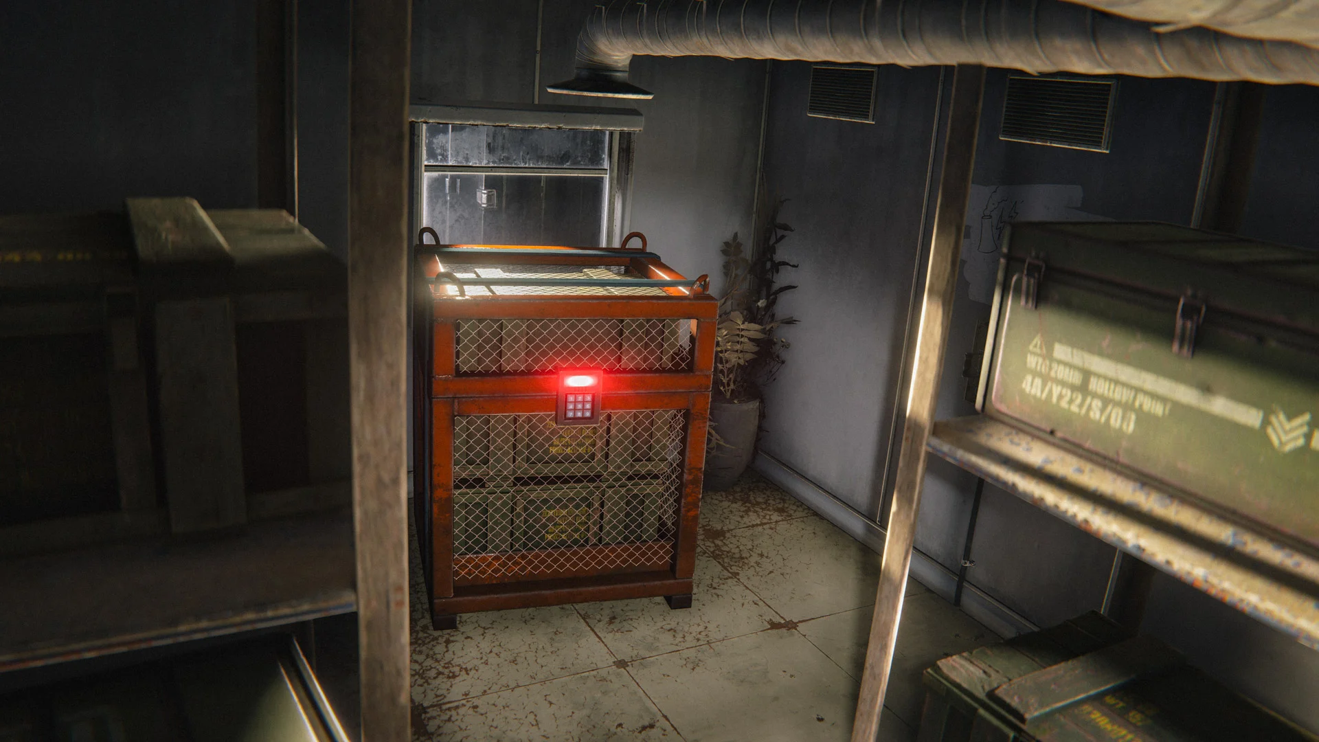 En hackable locked crate i ett rum på en oil rig i Rust