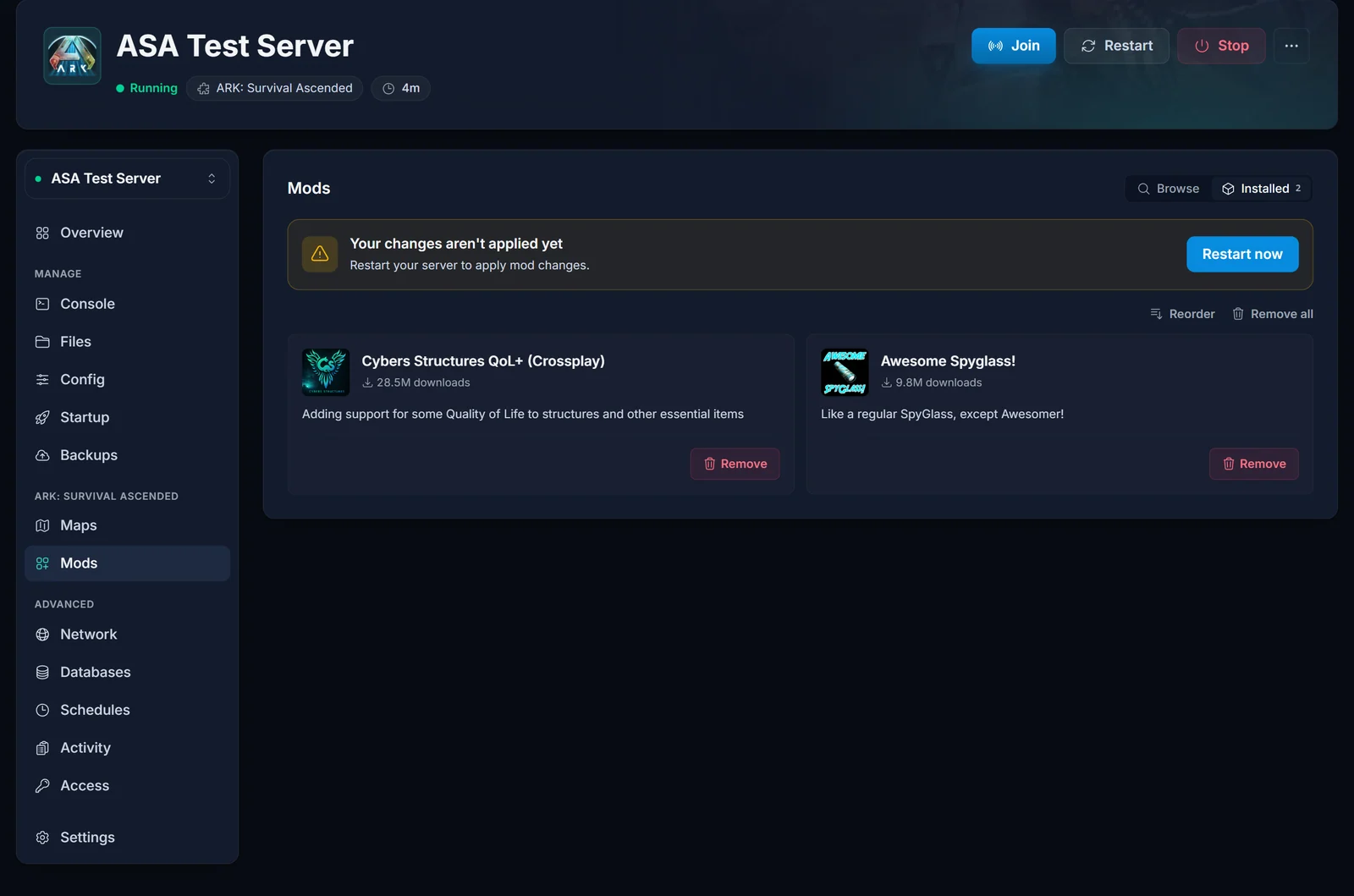 Die Liste der installierten Mods auf einem ARK: Survival Ascended Server, mit den Bedienelementen Reihenfolge ändern und Alle entfernen und dem Banner für den Neustart