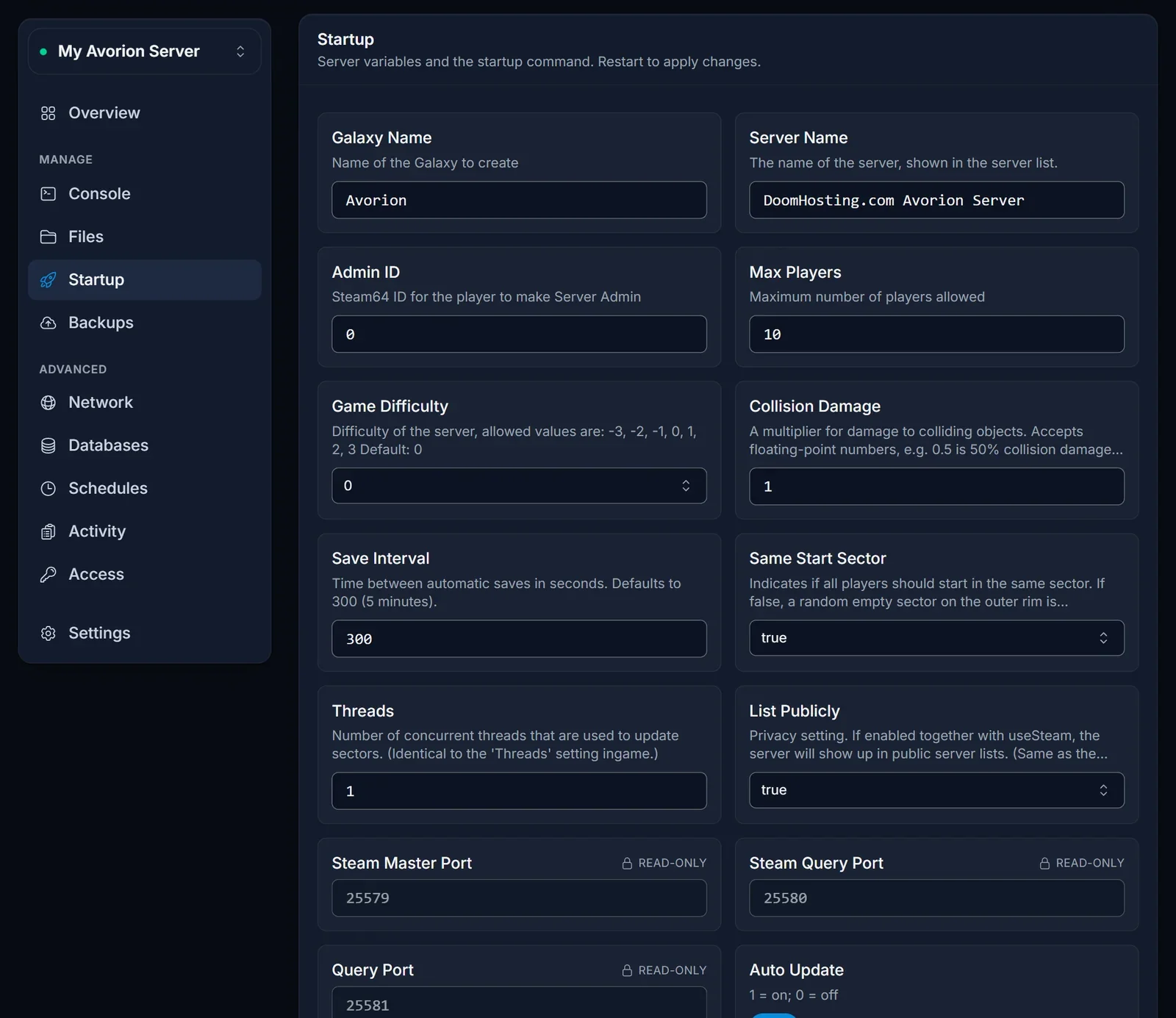 DoomHosting-paneelin Startup-välilehti Avorion-palvelimelle, jossa näkyvät Galaxy Name, Server Name, Admin ID, Max Players, Game Difficulty, Collision Damage, Save Interval, Same Start Sector, Threads, List Publicly ja vain luku -portit