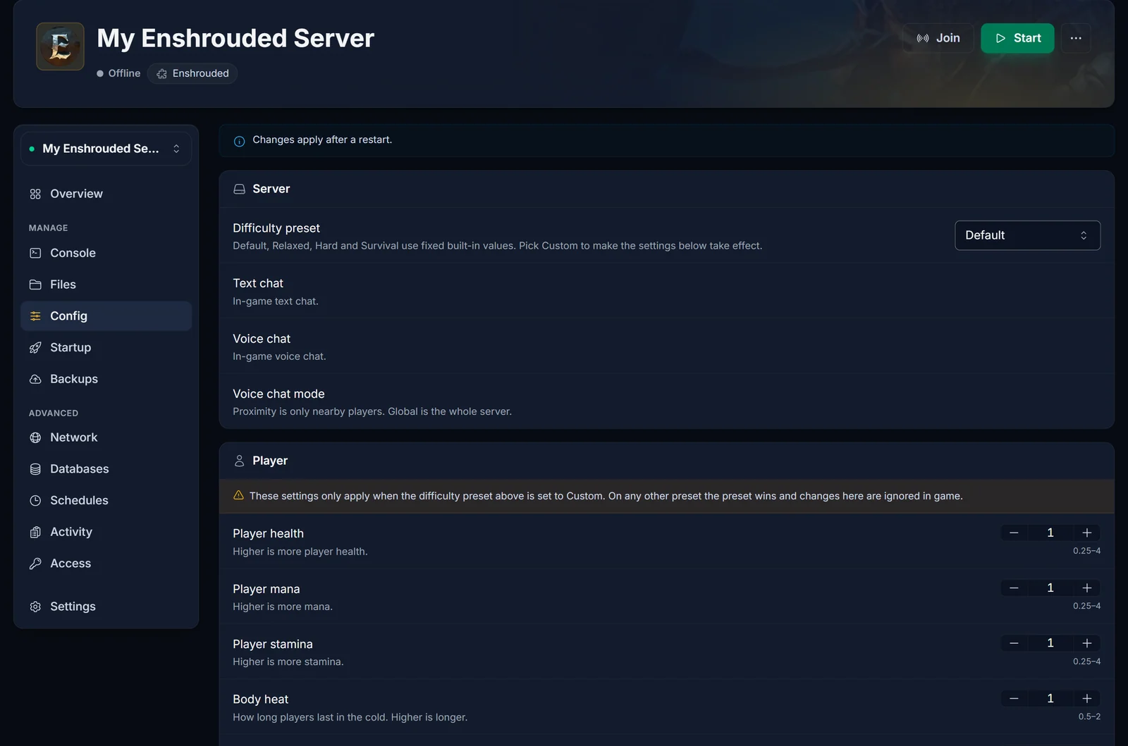 Config-fliken för Enshrouded i DoomHosting-panelen med Difficulty preset och varningen om Custom