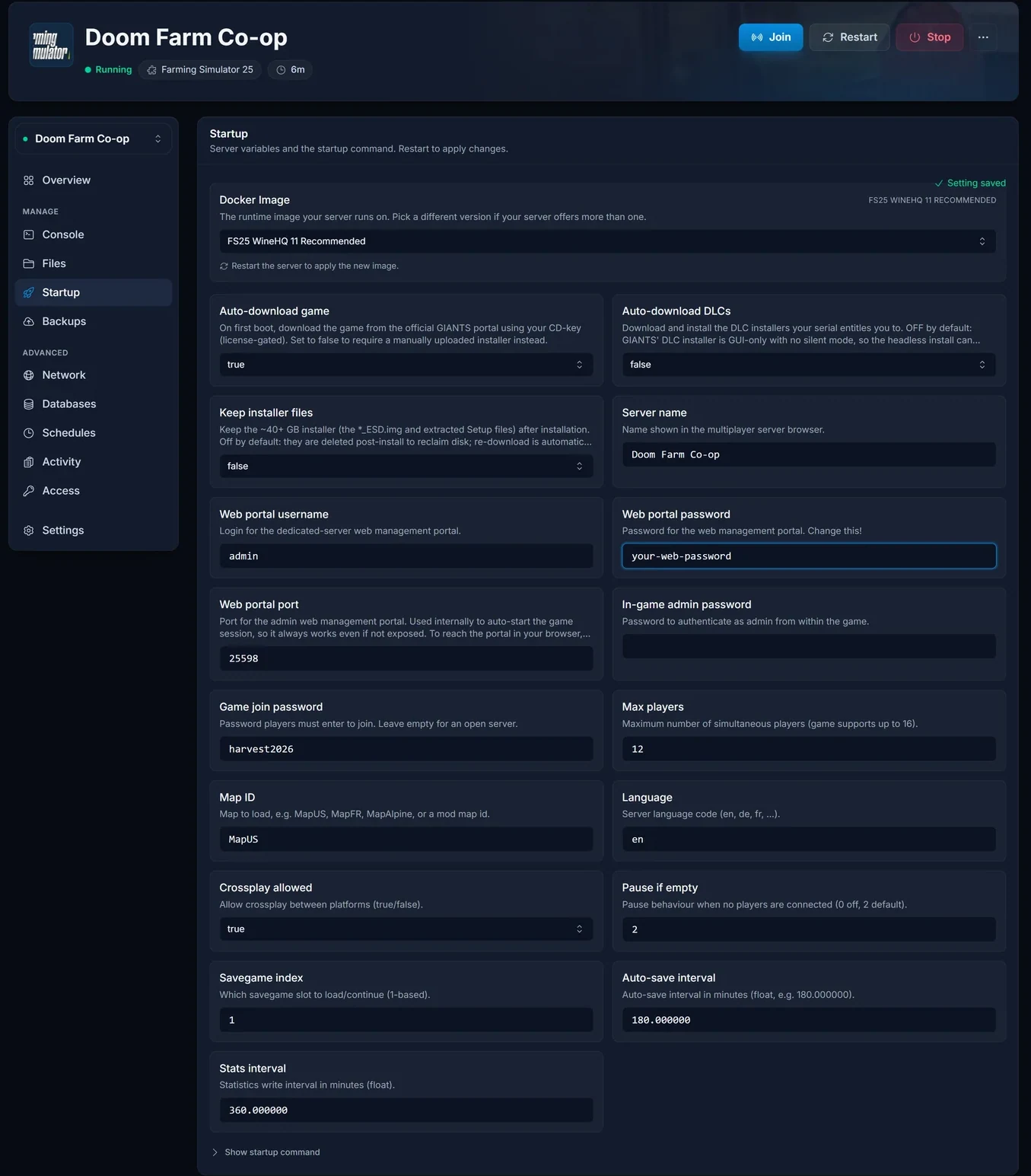 Fanen Startup på en Farming Simulator 25-server i DoomHosting-panelet med felterne til servernavn, game join password og sprog