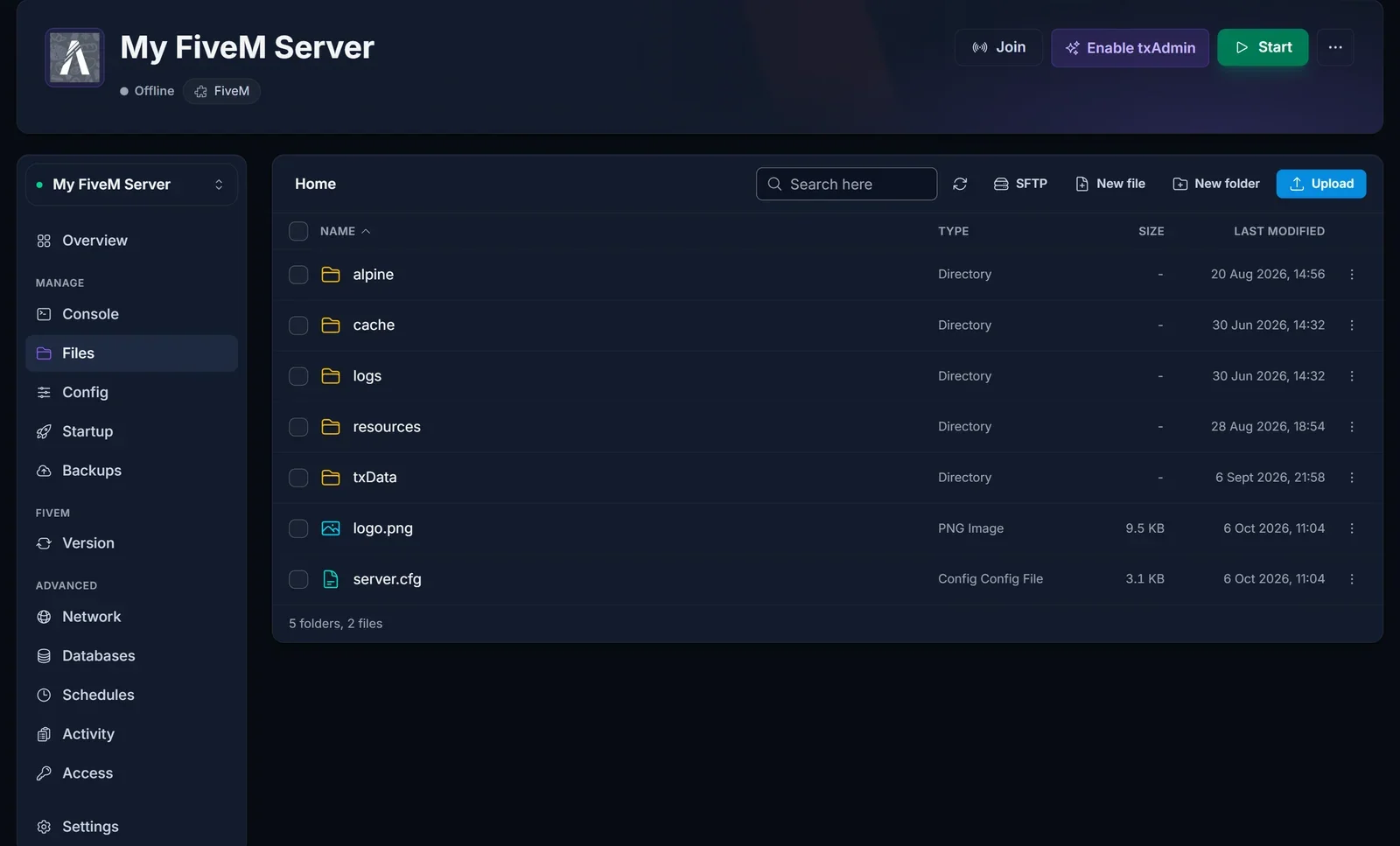 Zakładka Files w panelu DoomHosting z plikiem logo.png wgranym obok server.cfg na serwerze FiveM