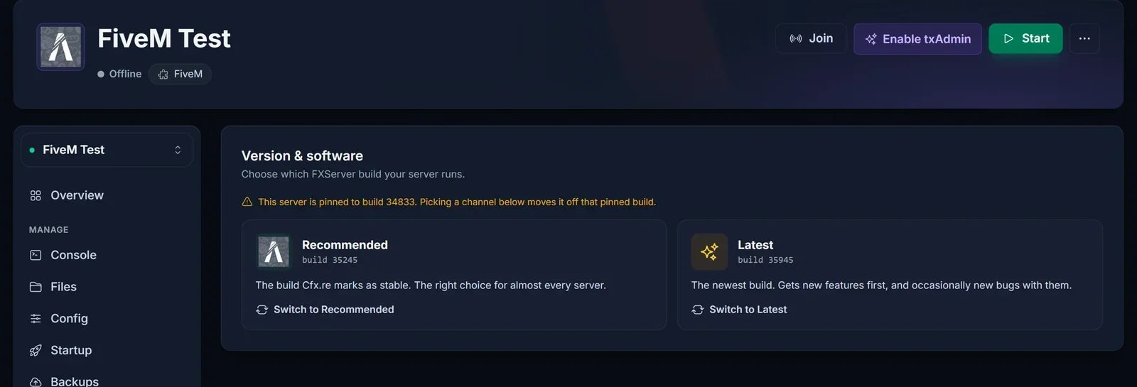 Zakładka Wersja i oprogramowanie z ostrzeżeniem, że serwer jest przypięty do konkretnego buildu artifact