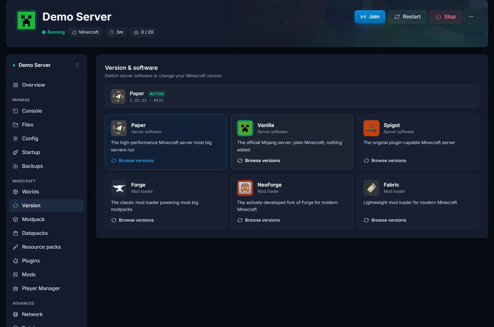 L'onglet Version du panneau DoomHosting, avec les cartes des logiciels de serveur Paper, Spigot, Vanilla, Forge, NeoForge et Fabric