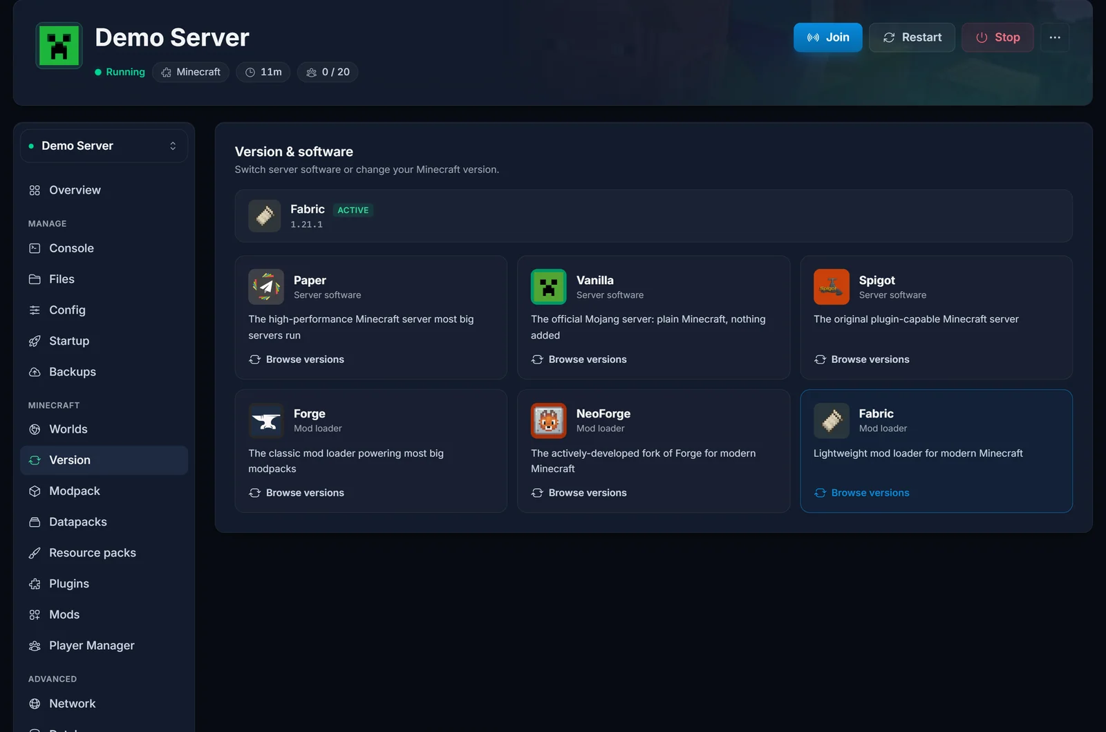 Fliken Version och software i DoomHosting-panelen med loader-kort för Paper, Vanilla, Spigot, Forge, NeoForge och Fabric
