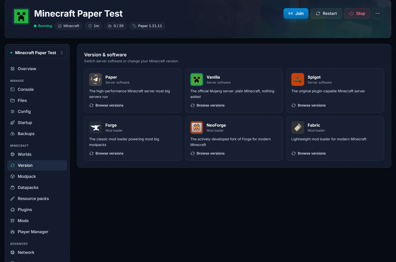 Versjon-fanen i DoomHosting-panelet med Paper, Vanilla, Spigot, Forge, NeoForge og Fabric å velge mellom