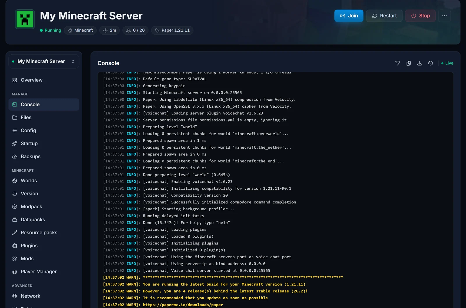 Paneelin konsoli, jossa rivi "Voice chat server started" päättyy palvelimen porttiin