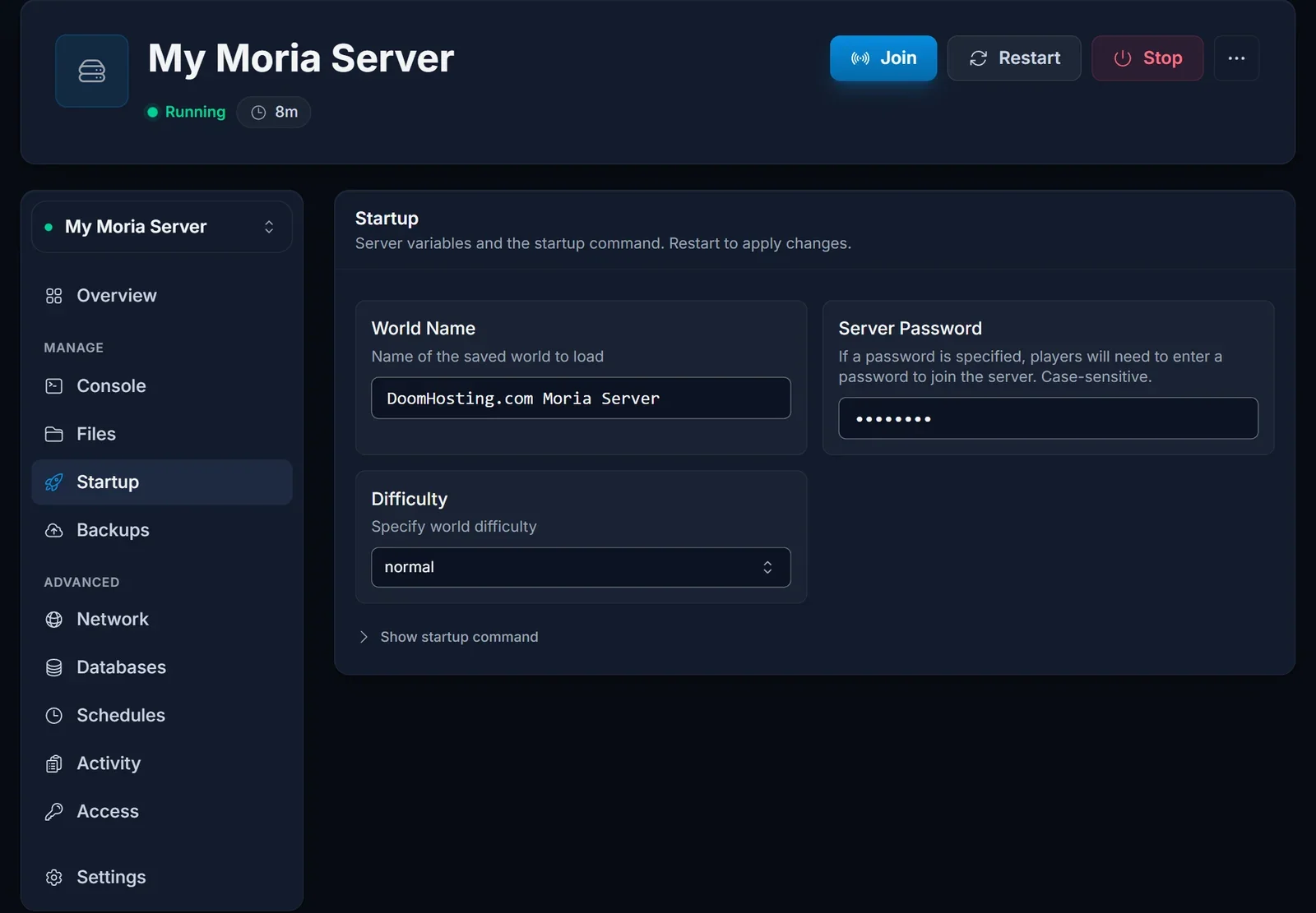 DoomHosting-paneelin Startup-välilehti Return to Moria -palvelimelle, jossa näkyvät World Name, piilotettu Server Password ja Difficulty-kenttä