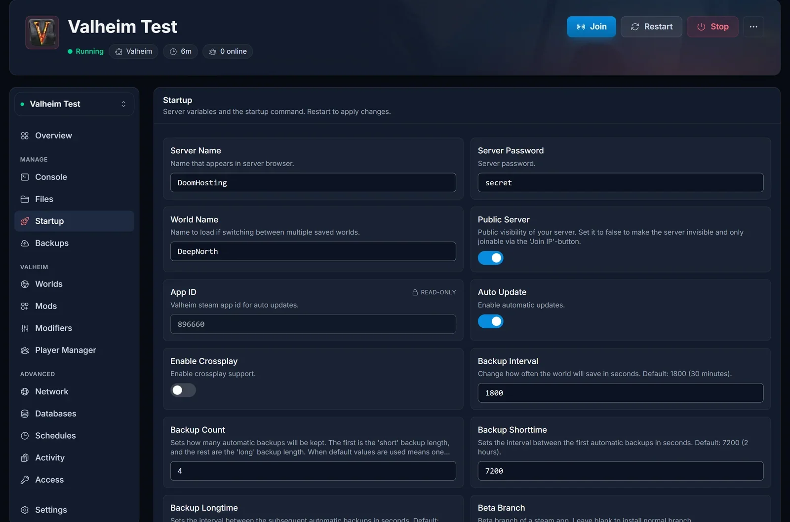 Der Startup-Tab im DoomHosting Panel mit ausgeschaltetem Enable Crossplay und eingeschaltetem Public Server